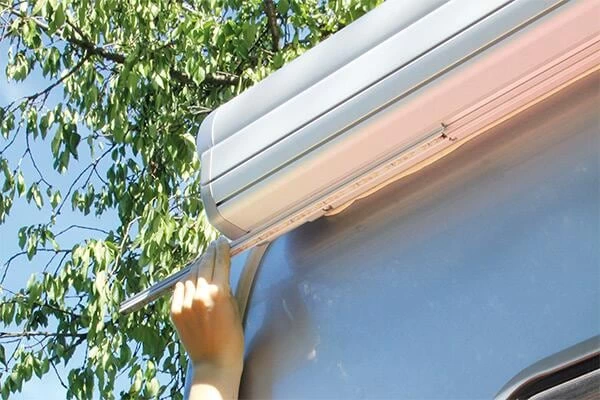 Fiamma Awning Case LED-Lichtleisten, 12V, 5x 50cm 2 Fiamma Awning Case LED-Lichtleisten, 12V, 5x 50cm – Bild 2