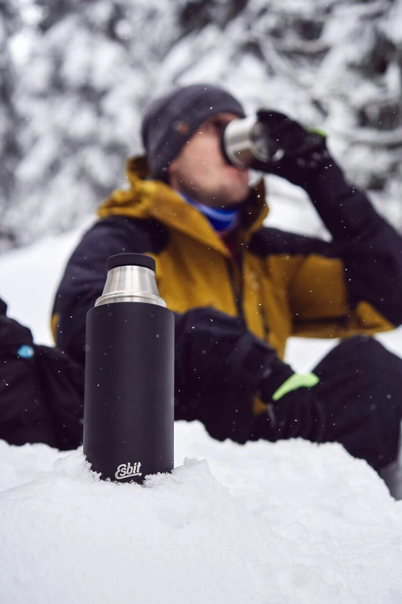 Esbit Sculptor Isolierflasche Mit Manschette, Edelstahl, 1L, Schwarz 8 Esbit Sculptor Isolierflasche Mit Manschette, Edelstahl, 1L, Schwarz – Bild 8